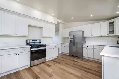 4597 Acoma Avenue, San Diego, CA 92117 - Photo 12