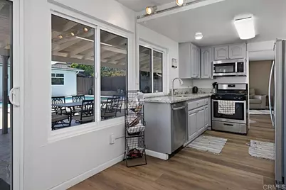 5676 Chateau Dr, San Diego, CA 92117 - Photo 14