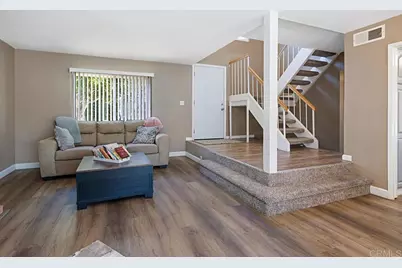 5676 Chateau Dr, San Diego, CA 92117 - Photo 6