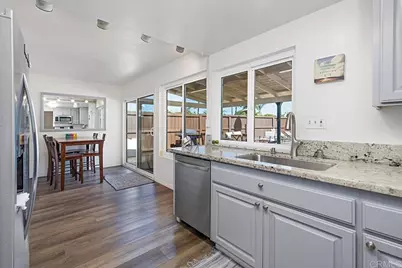 5676 Chateau Dr, San Diego, CA 92117 - Photo 8