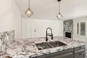 8262 Gilman Dr, La Jolla, CA 92037 - Photo 18