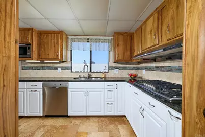 2295 Lindsay Drive, Carlsbad, CA 92008 - Photo 4