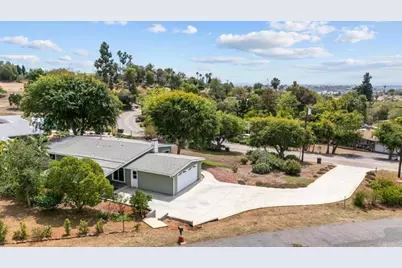 2091 Warmlands Ave, Vista, CA 92084 - Photo 2