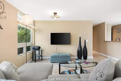 935 Genter St #207, La Jolla, CA 92037 - Photo 2