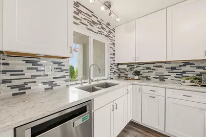 6717 Clover Court, Carlsbad, CA 92011 - Photo 12