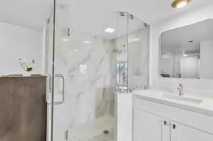 230 W Laurel St, San Diego, CA 92101 - Photo 14