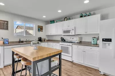 14361 Pioneer Way, Victorville, CA 92394 - Photo 8
