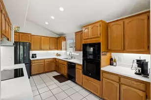 13632 Janette Ln, Poway, CA 92064 - Photo 10