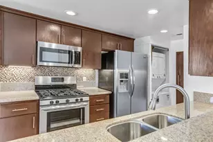 2063 Lakeridge Circle 202, Chula Vista, CA 91913 - Photo 8