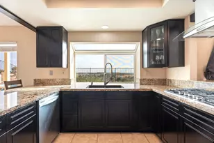 5048 Viewridge Way, Oceanside, CA 92056 - Photo 4