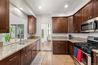 1254 La Crescentia Dr, Chula Vista, CA 91910 - Photo 10