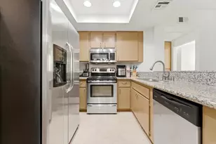 680 Camino De La Reina, San Diego, CA 92108 - Photo 2