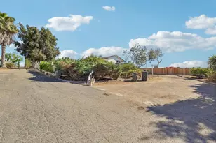1477 Montgomery Dr, Vista, CA 92084 - Photo 2