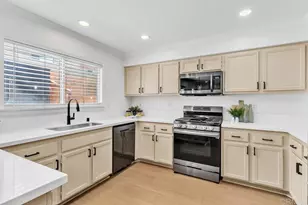 13721 Gateway View Dr, El Cajon, CA 92021 - Photo 16