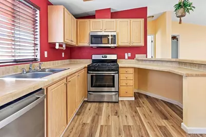 300 Thornton Dr #5, El Cajon, CA 92021 - Photo 2