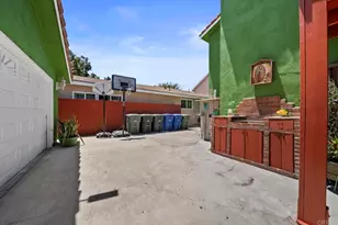 10520 California Ave, South Gate, CA 90280 - Photo 42