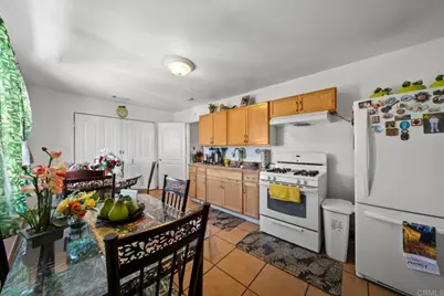 10520 California Avenue, South Gate, CA 90280 - Photo 24