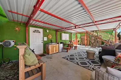 10520 California Avenue, South Gate, CA 90280 - Photo 38