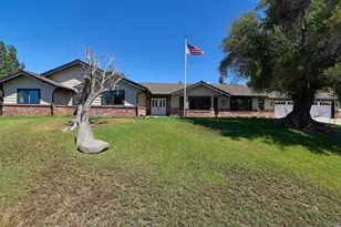 1598 Mesa Verde Dr, Vista, CA 92084 - Photo 2