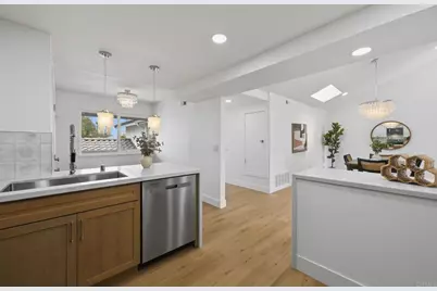 94 Kingston Ct W, Coronado, CA 92118 - Photo 12
