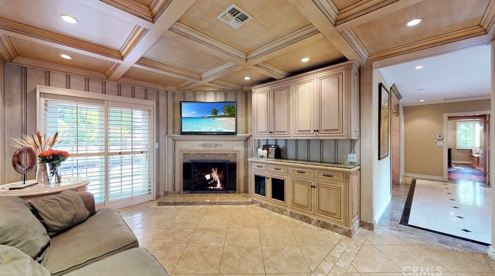 140 Thurston Ave, Los Angeles CA  90049-2422 exterior