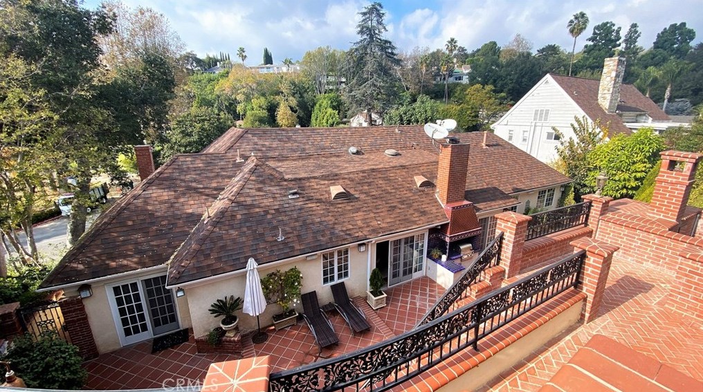 140 Thurston Ave, Los Angeles CA  90049-2422 exterior