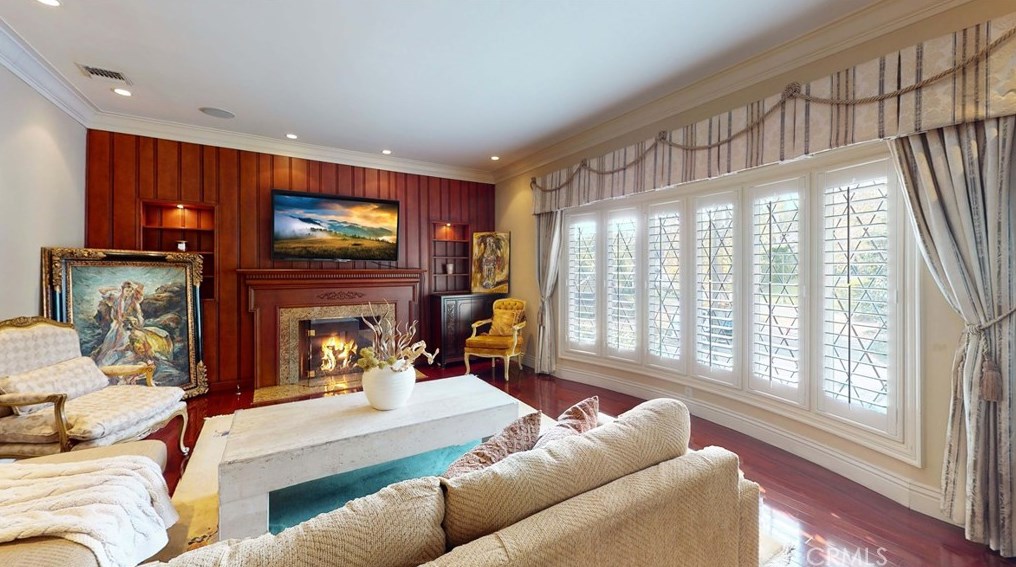 140 Thurston Ave, Los Angeles CA  90049-2422 exterior