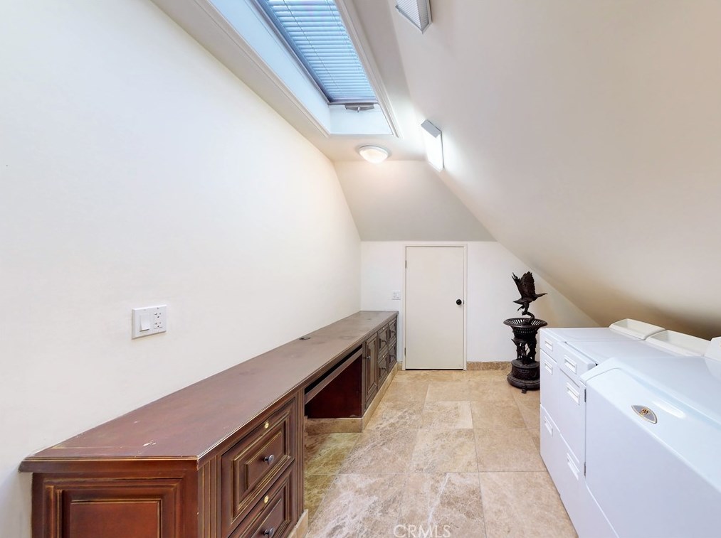 140 Thurston Ave, Los Angeles CA  90049-2422 exterior