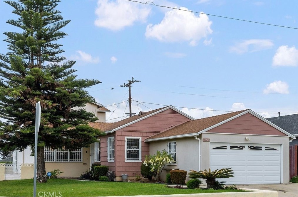 11935 Cimarron Ave, Hawthorne, CA 90250