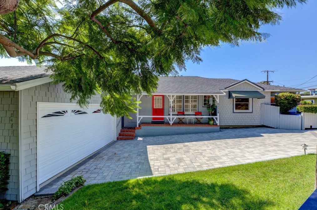 2491 Valley Dr, Hermosa Beach, CA 90254-2652