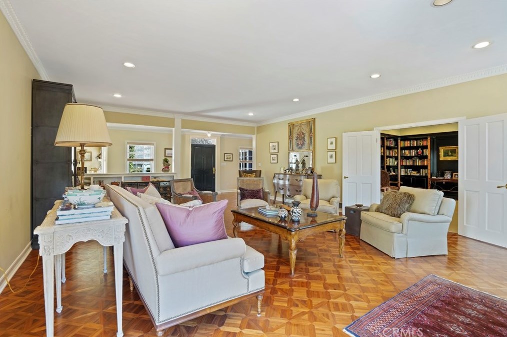 8 Williamsburg Ln, Palos Verdes Estates, CA 90274