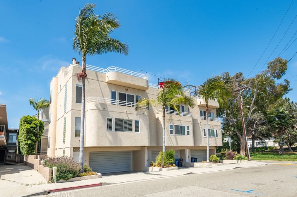 579 11th St, Hermosa Beach, CA 90254-4230