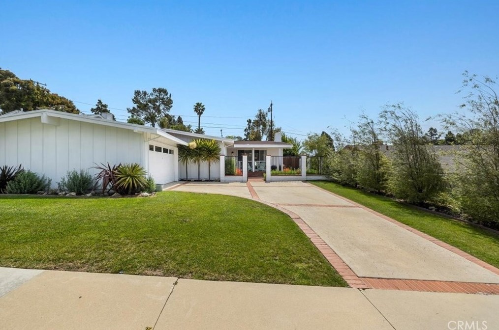 27150 Whitestone Rd, Palos Verdes Estates, CA 90275