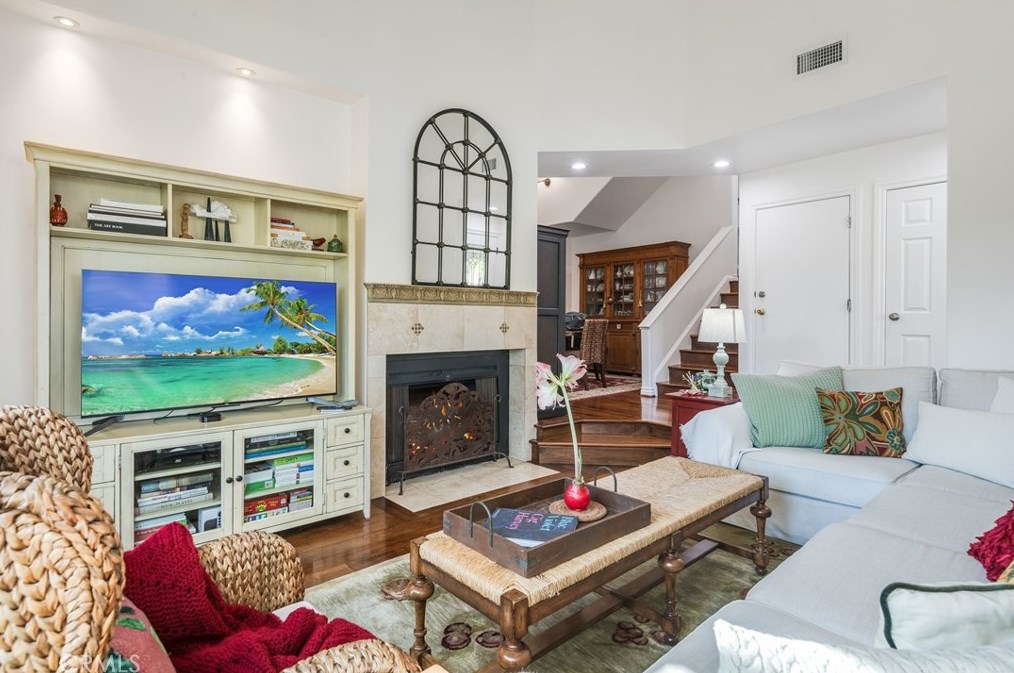 1 Laguna Ct, Manhattan Beach, CA 90266