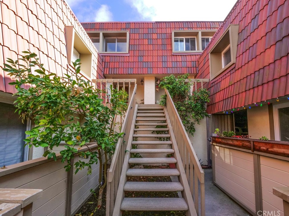 43 Cresta Verde Dr, Palos Verdes Estates, CA 90274-5470