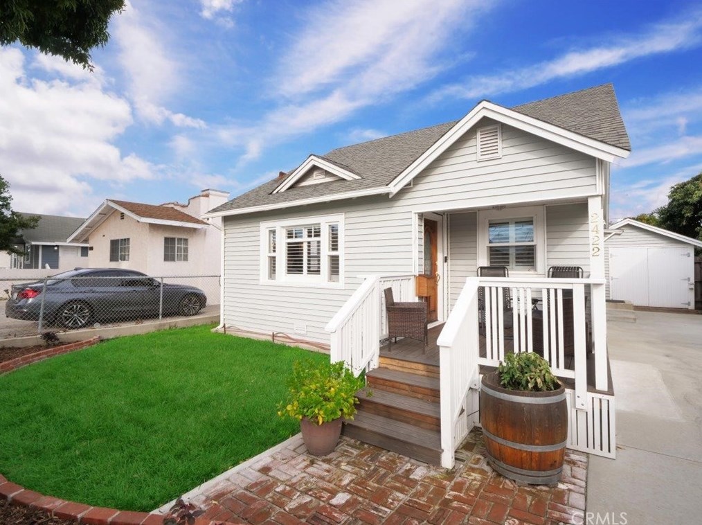 2422 Adriatic Ave, Long Beach, CA 90810-3312