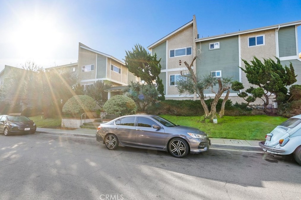 2202 Vanderbilt Ln, Redondo Beach, CA 90278-3122