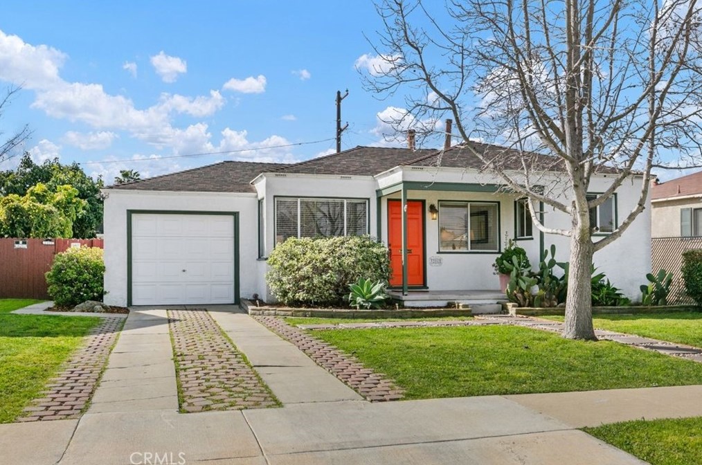 3208 152nd Pl, Gardena, CA 90249-4008