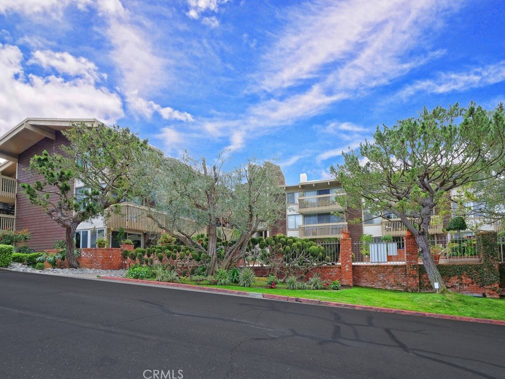 6526 Ocean Crest Dr, Palos Verdes Estates, CA 90275-5466