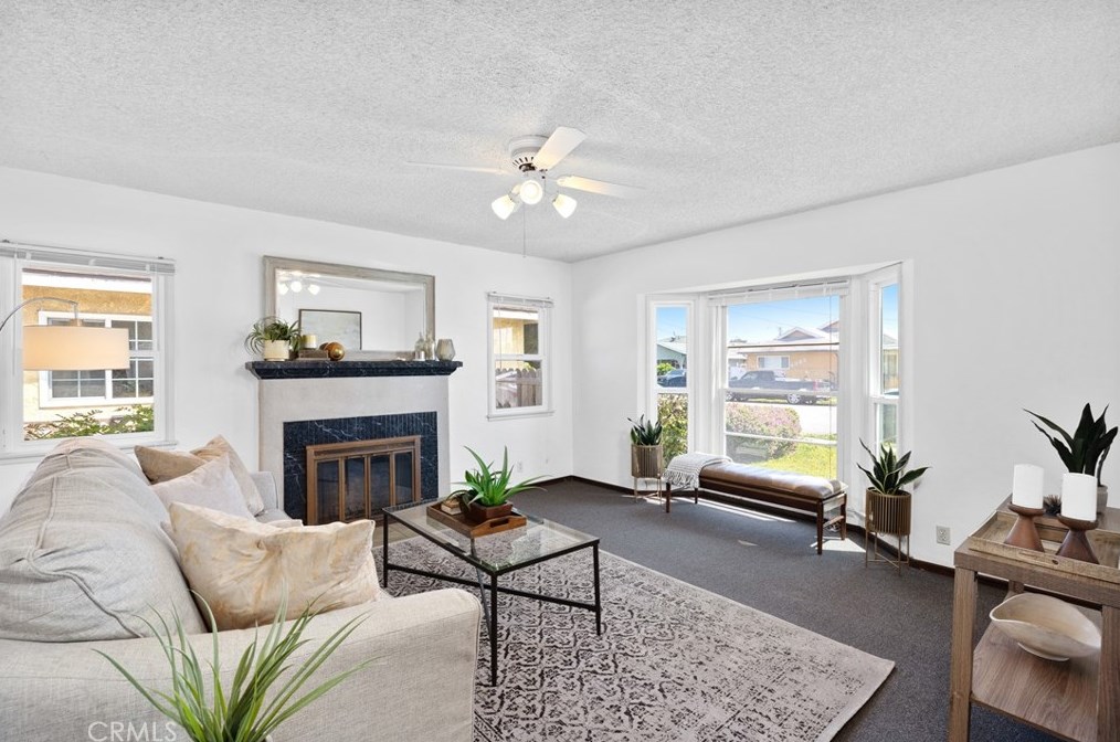 4085 W 141st St, Hawthorne, CA 90250