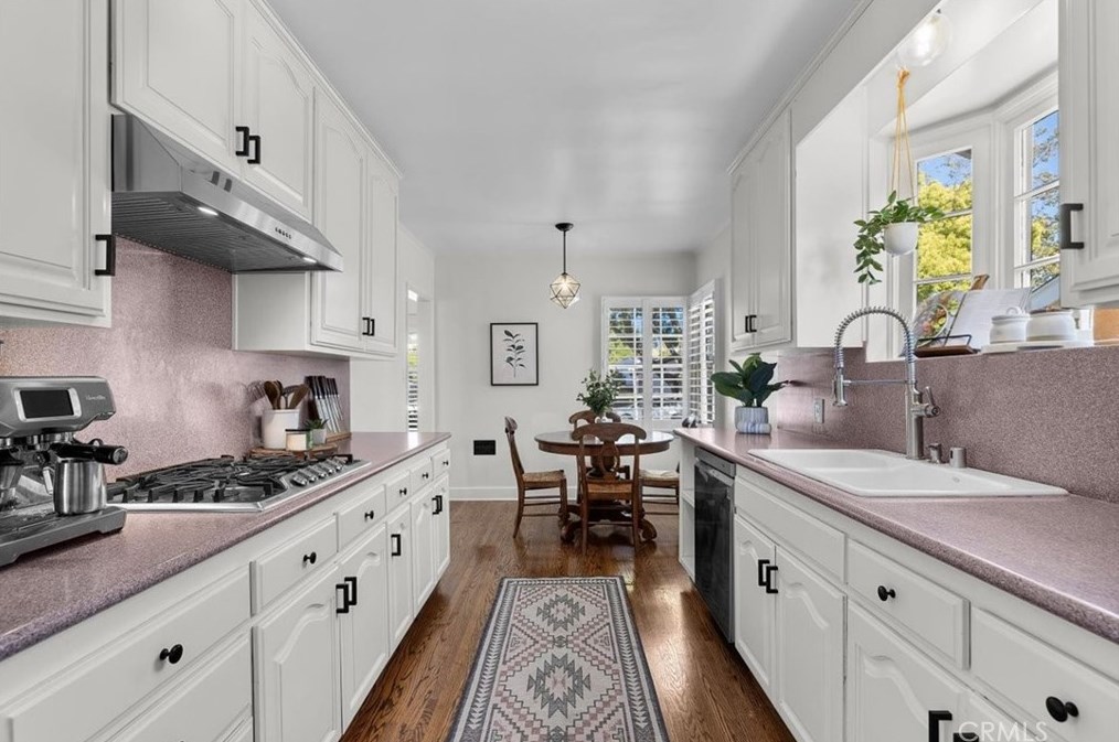 3561 Cerritos Ave, Long Beach CA  90807-4715 exterior