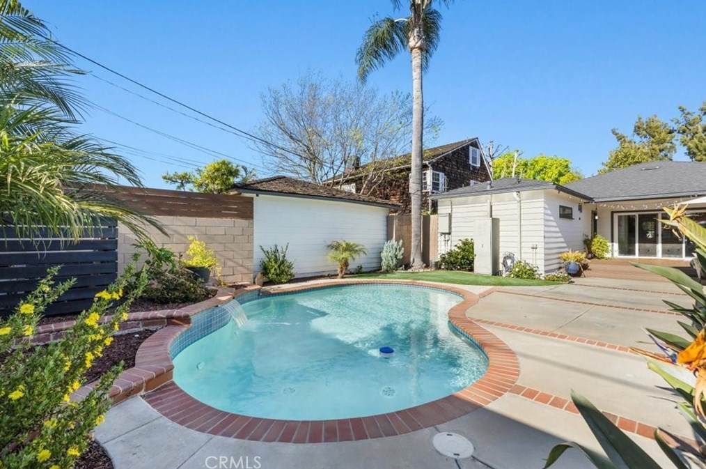 3561 Cerritos Ave, Long Beach CA  90807-4715 exterior