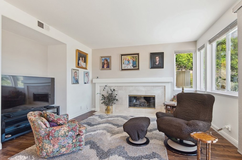 2660 Grandoaks Dr, Thousand Oaks CA 91361-5562 exterior