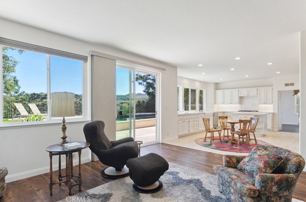 2660 Grandoaks Dr, Thousand Oaks CA 91361-5562 exterior