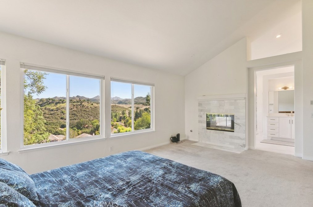 2660 Grandoaks Dr, Thousand Oaks CA 91361-5562 exterior