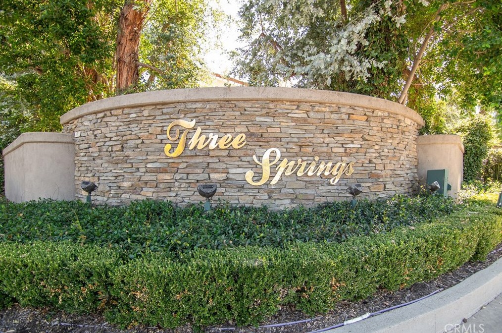 2660 Grandoaks Dr, Thousand Oaks CA 91361-5562 exterior