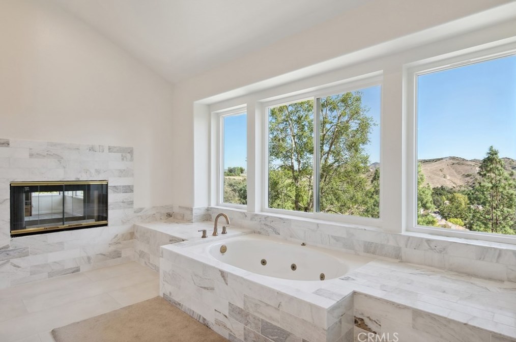 2660 Grandoaks Dr, Thousand Oaks CA 91361-5562 exterior