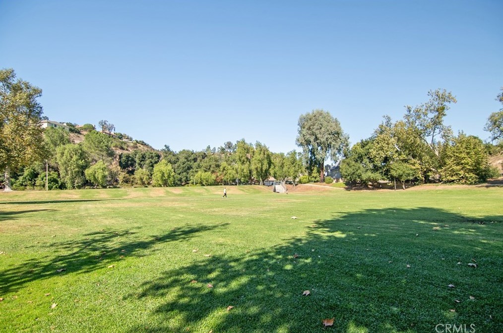 2660 Grandoaks Dr, Thousand Oaks CA 91361-5562 exterior