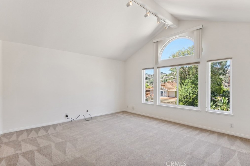 2660 Grandoaks Dr, Thousand Oaks CA 91361-5562 exterior