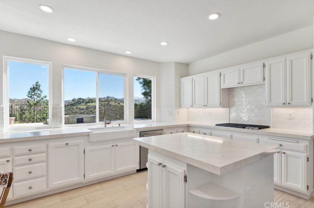 2660 Grandoaks Dr, Thousand Oaks CA 91361-5562 exterior